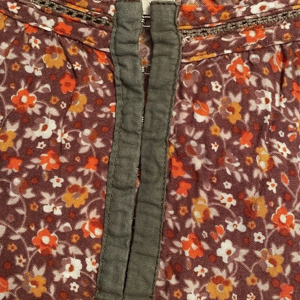 Umgee blouse cold shoulder floral/paisley print hook buttons on front Size Small - Picture 7 of 9